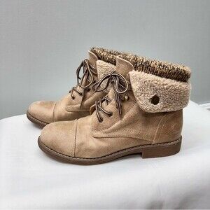 Cliffs White Mountain tan Davis lace up bootie women's 9